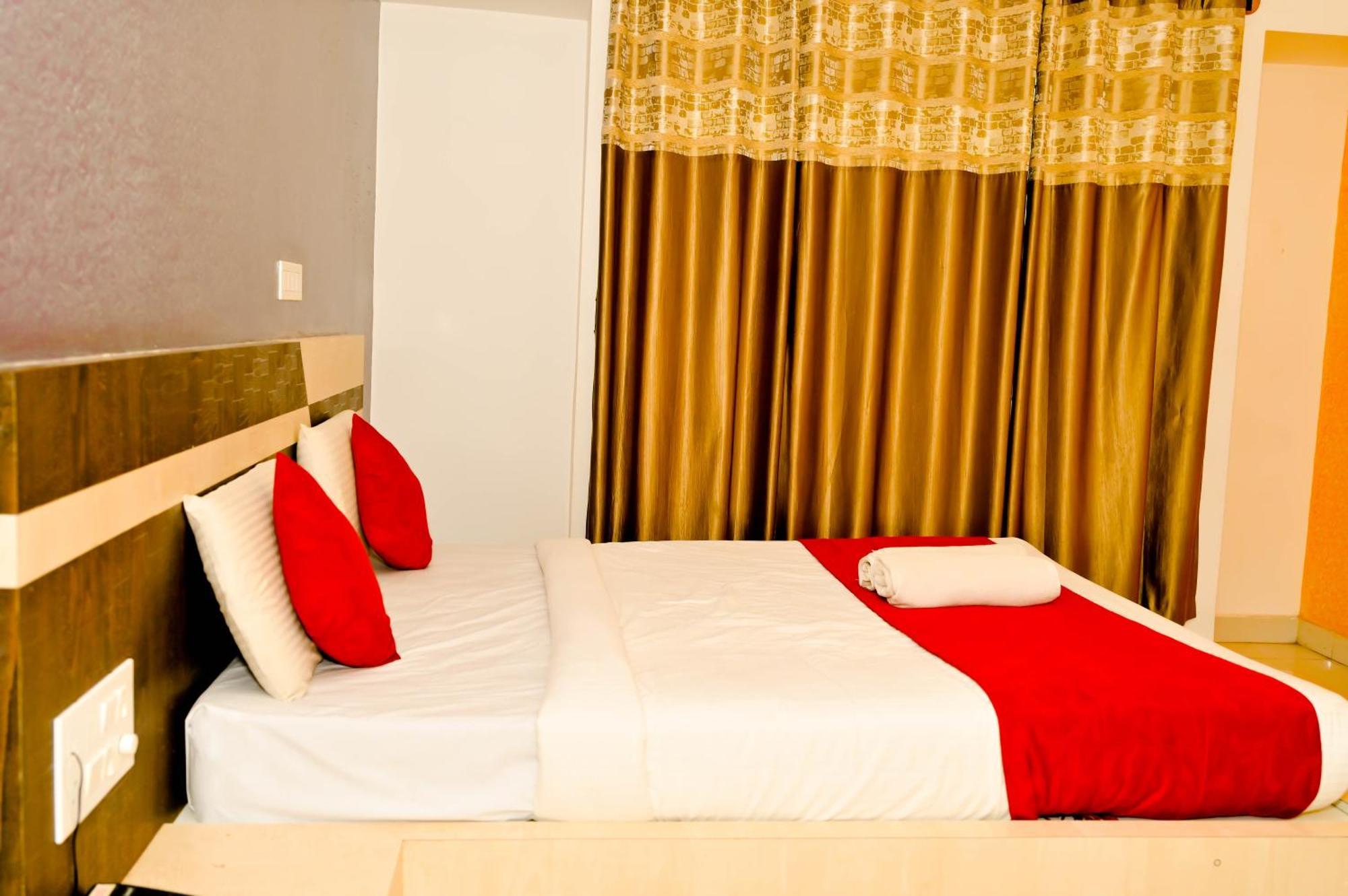 Hotel Townhouse Mk Chikmagalūr Zewnętrze zdjęcie