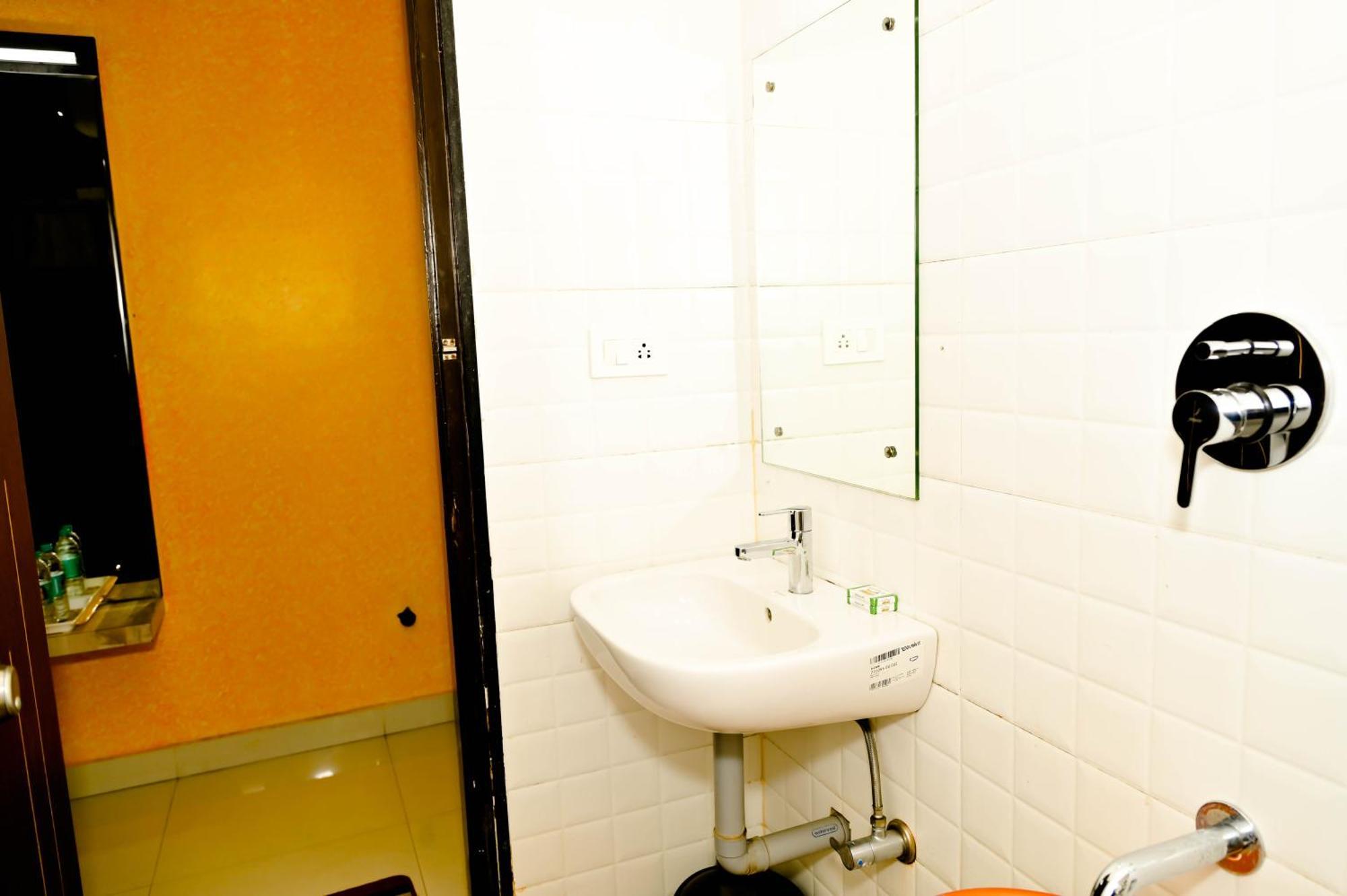 Hotel Townhouse Mk Chikmagalūr Zewnętrze zdjęcie
