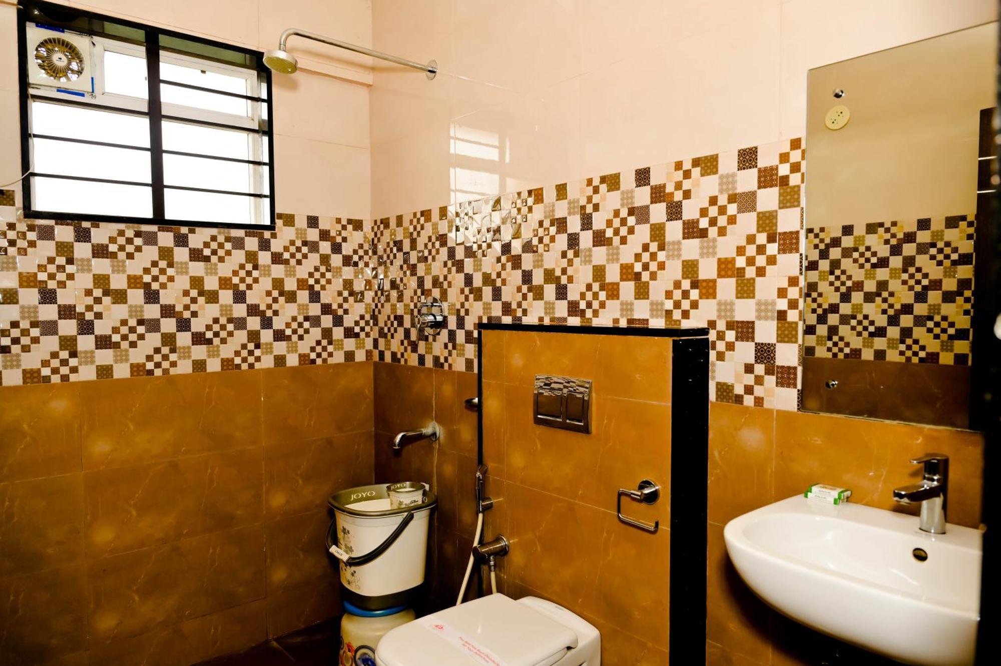 Hotel Townhouse Mk Chikmagalūr Zewnętrze zdjęcie