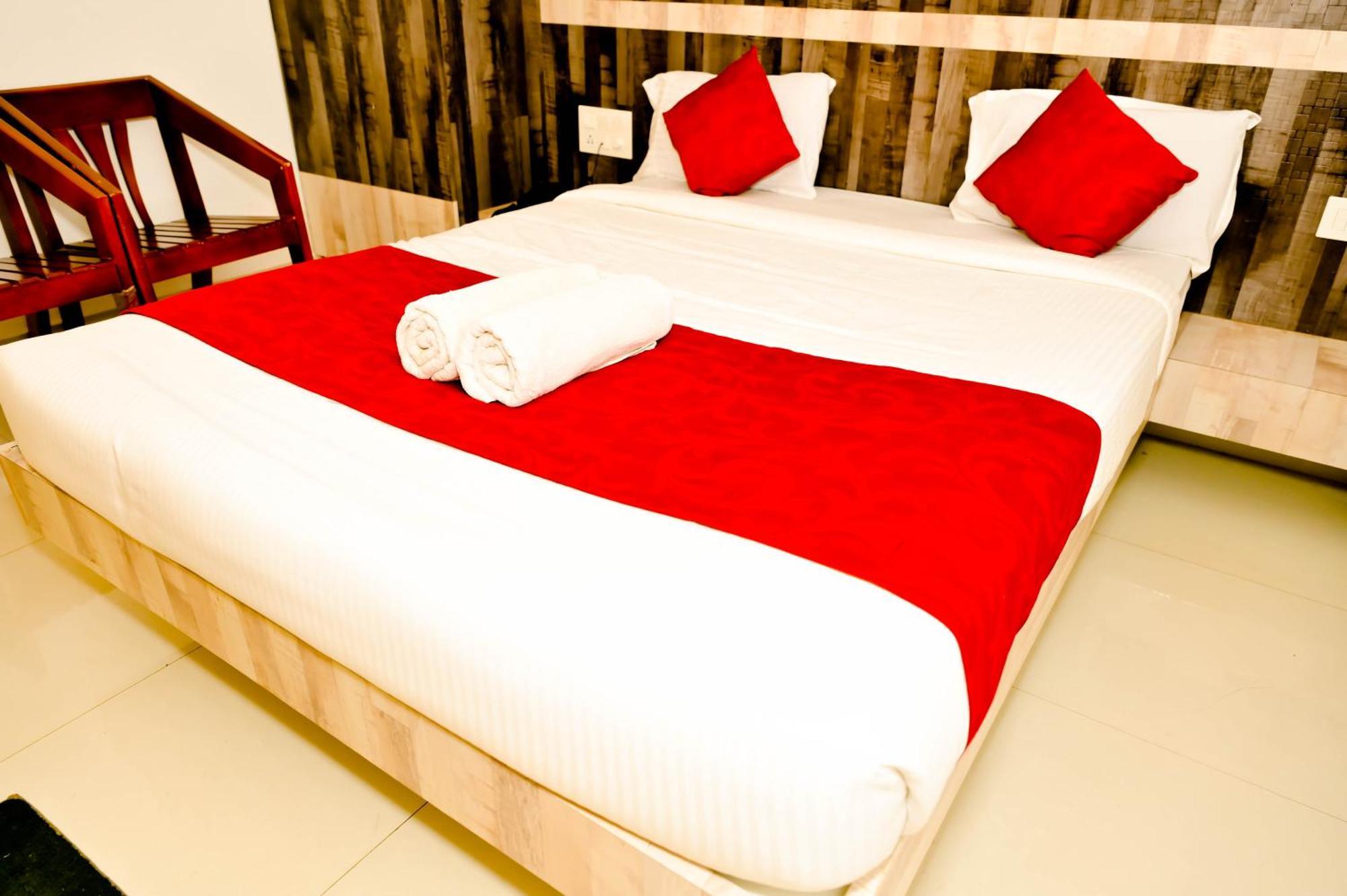 Hotel Townhouse Mk Chikmagalūr Zewnętrze zdjęcie